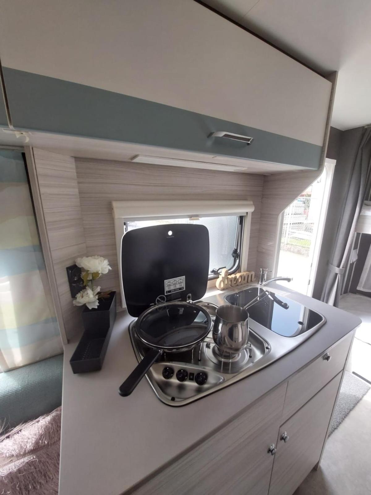 Kamp Bauer Caravan In Fkk Solaris *