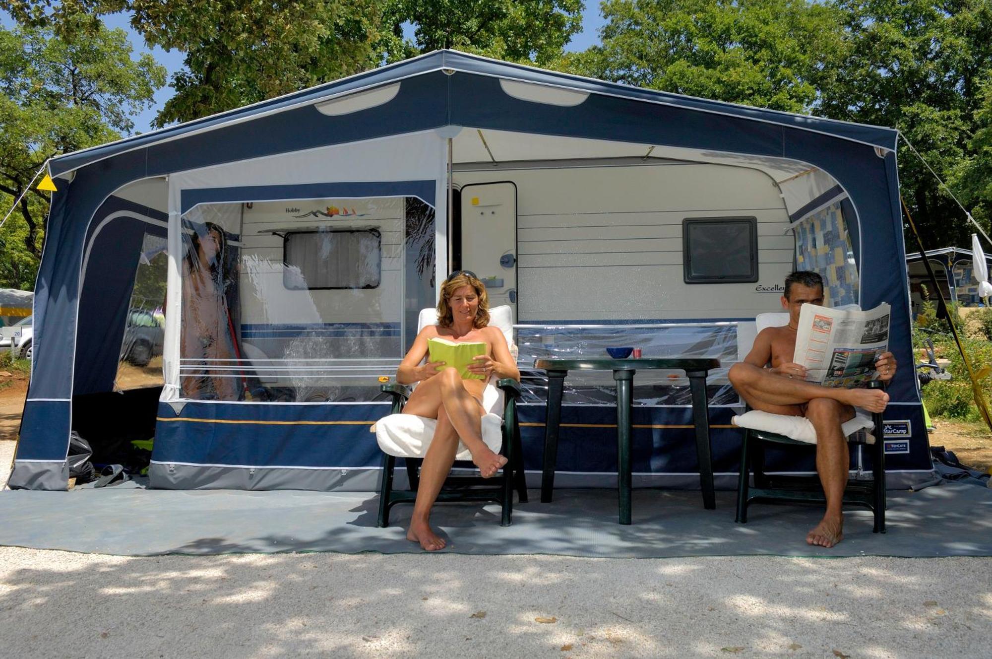 Kamp Bauer Caravan In Fkk Solaris *